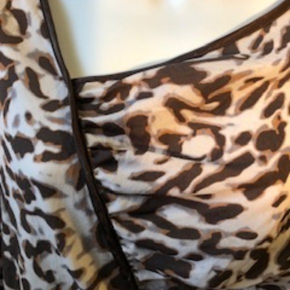 Leopard Print Fitted Top - Picture 7 of 8